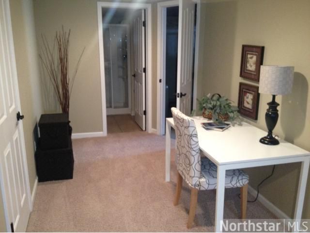 272 Maple Ln, Roseville, MN 55113