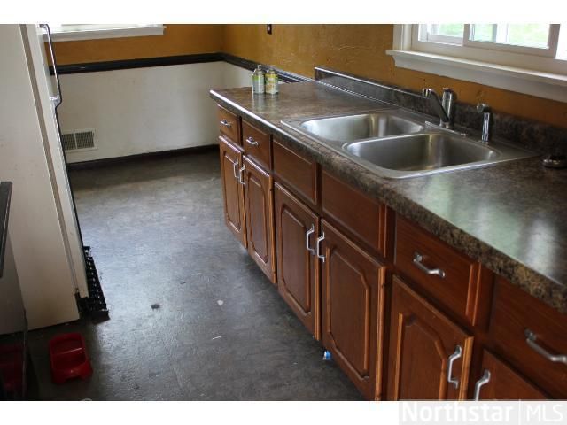 2276 17th Ave E, North Saint Paul, MN 55109