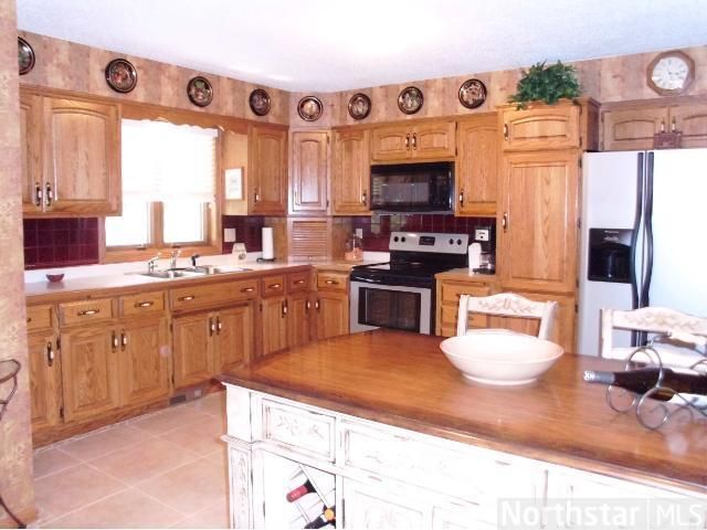 103 12th St SW, Little Falls, MN 56345