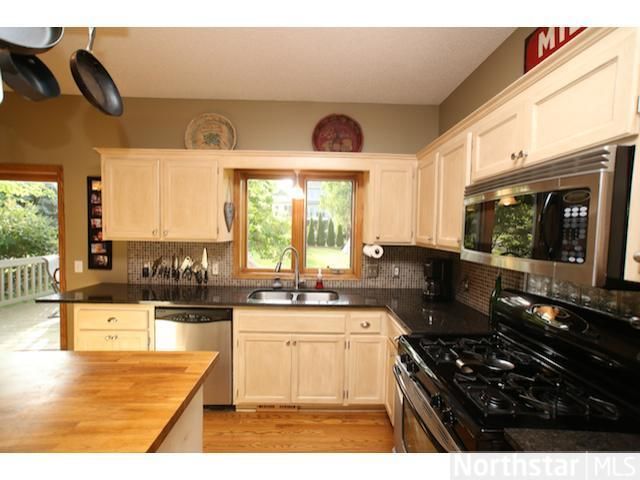 9616 Wynstone Dr, Woodbury, MN 55125