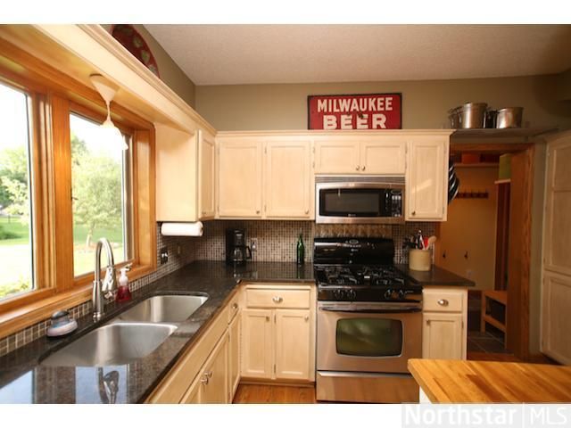 9616 Wynstone Dr, Woodbury, MN 55125