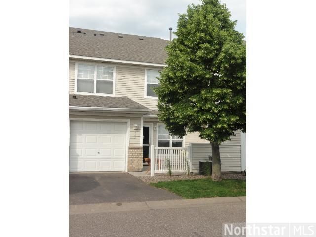 423 Hickory Ln N, Oakdale, MN 55128