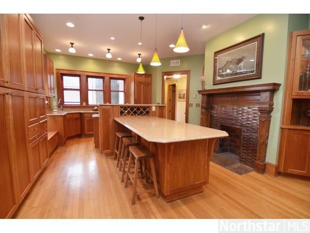 339 Summit Ave, Saint Paul, MN 55102