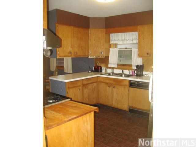 939 Raleigh Ln NE, Spring Lake Park, MN 55432