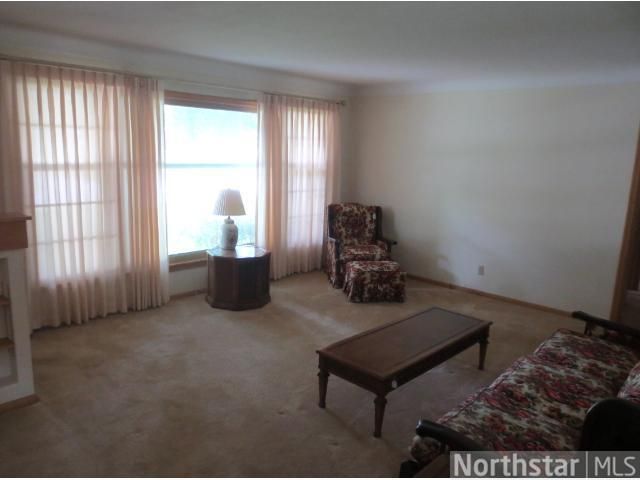 2672 Galtier St, Roseville, MN 55113