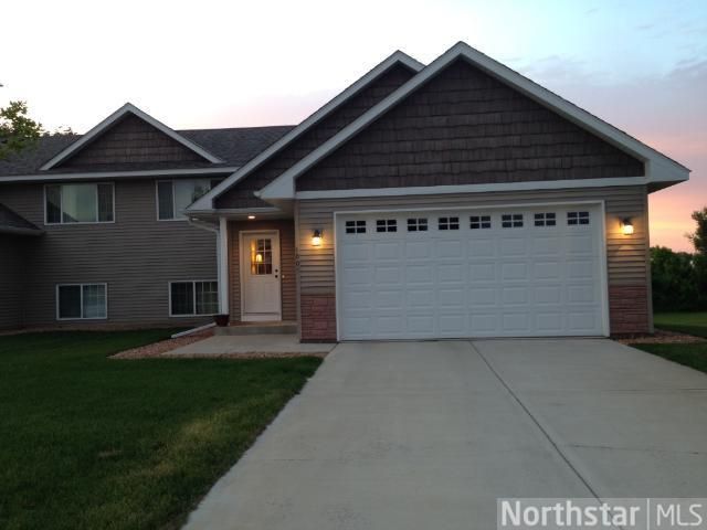 1005 White Tail Ln, Montrose, MN 55363