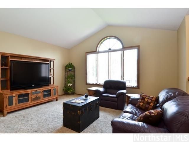 7743 Upper 20th St N, Oakdale, MN 55128
