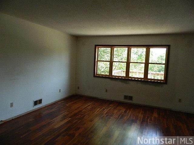 9504 Oday Ave NE, Elk River, MN 55330
