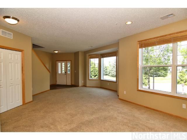 11135 Kinsley St, Eden Prairie, MN 55344