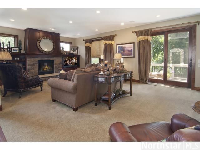 2545 Arrowhead Ln, Chanhassen, MN 55317