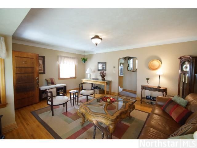 1385 Albemarle St, Saint Paul, MN 55117