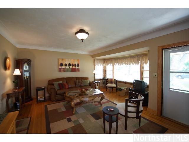1385 Albemarle St, Saint Paul, MN 55117
