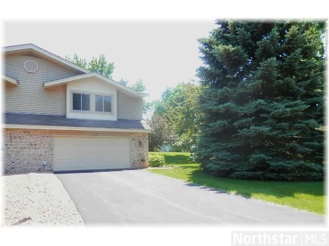 6592 Falstaff Rd, Woodbury, MN 55125