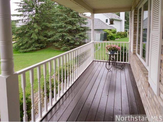 7889 20th St N, Oakdale, MN 55128