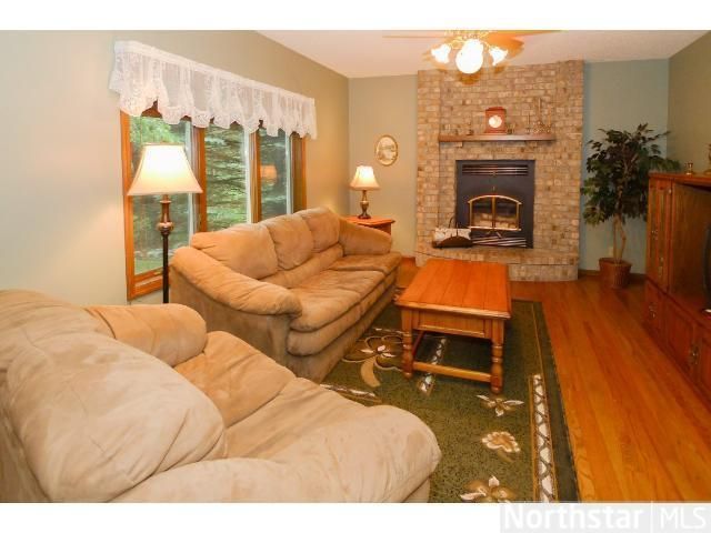 7889 20th St N, Oakdale, MN 55128