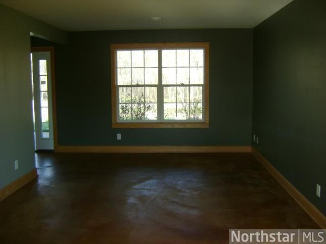 28471 Lakelawn Dr, Lindstrom, MN 55045