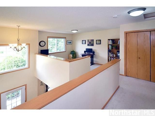 1076 Lovell Ave W, Roseville, MN 55113
