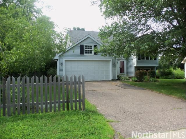 713 Hanover Ct, Eagan, MN 55123