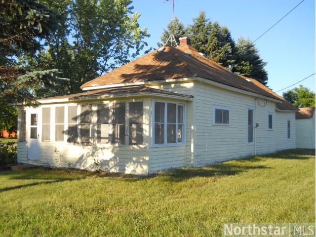 48 Ash St E, Motley, MN 56466
