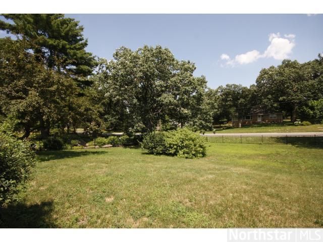 2909 Woodale Dr, Mounds View, MN 55112