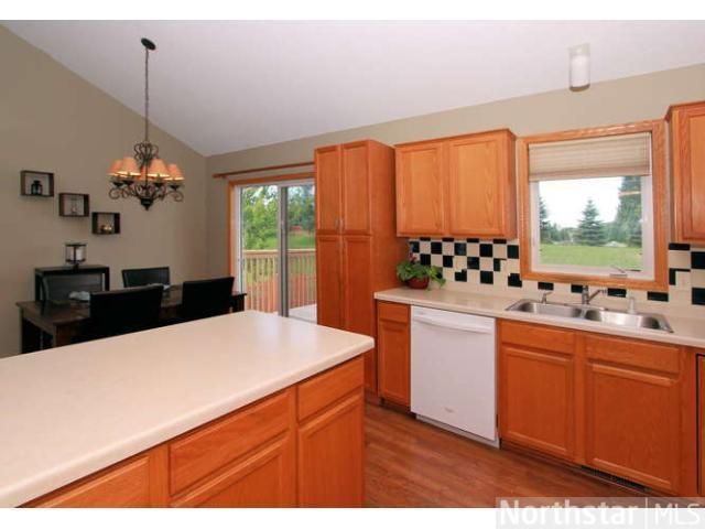 944 Meadowlark Cir, Waconia, MN 55387