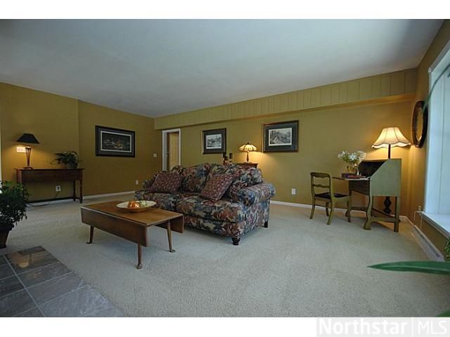 23675 Smithtown Rd, Excelsior, MN 55331