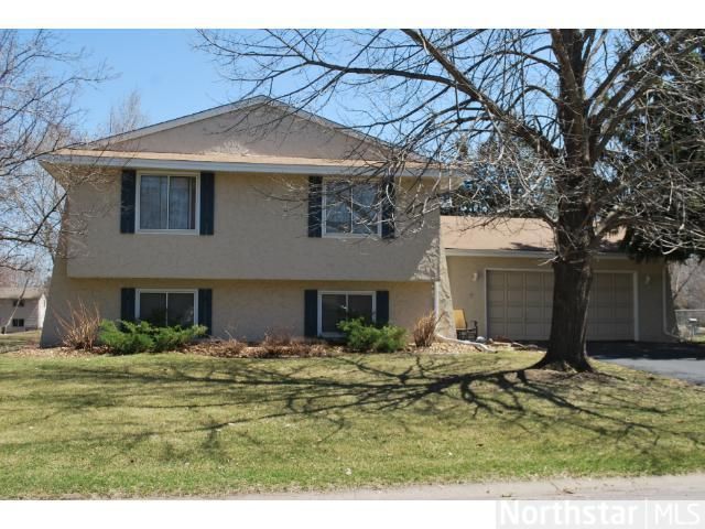 8316 Penn Ave N, Brooklyn Park, MN 55444