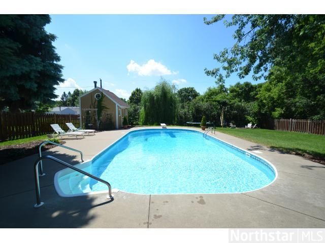 944 89th Ave NW, Coon Rapids, MN 55433