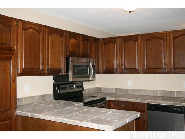 2409 Barclay St, Maplewood, MN 55109