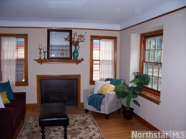 1307 Grotto St N, Saint Paul, MN 55117