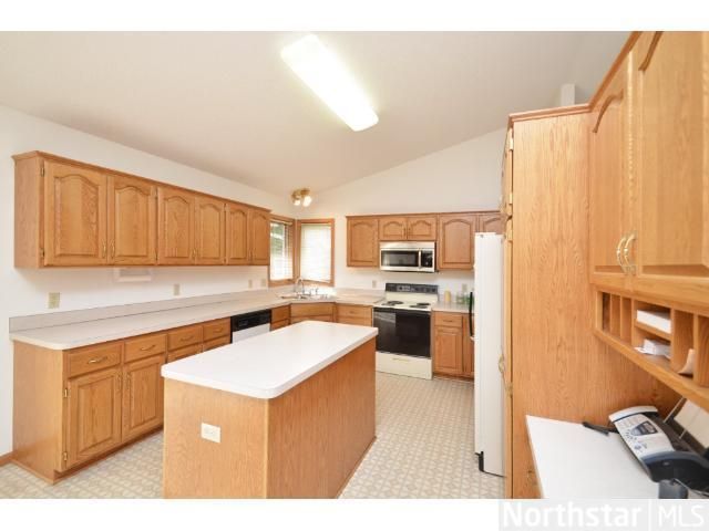 5437 89th Crescent Cir N, Brooklyn Park, MN 55443