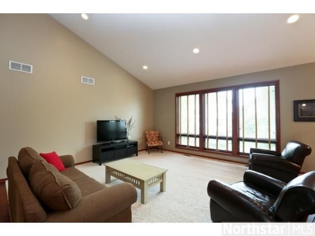 648 Carver Bluffs Pw, Carver, MN 55315