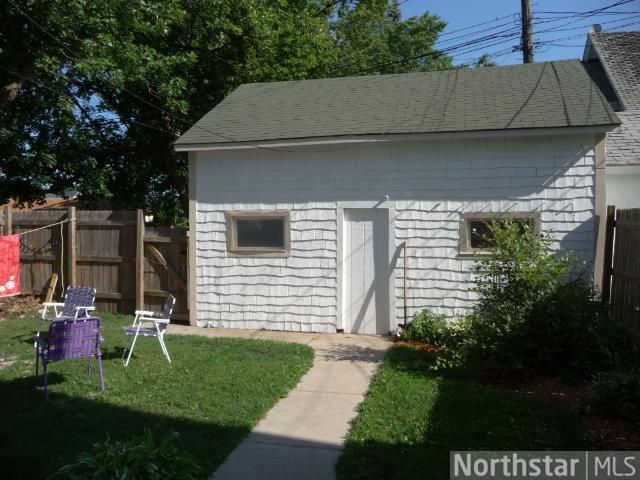 953 26th Ave NE, Minneapolis, MN 55418