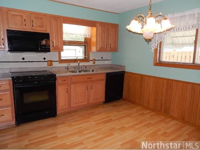 1900 Dieter St, Maplewood, MN 55109