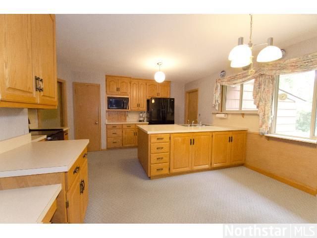 900 Edgewater Ave, Shoreview, MN 55126
