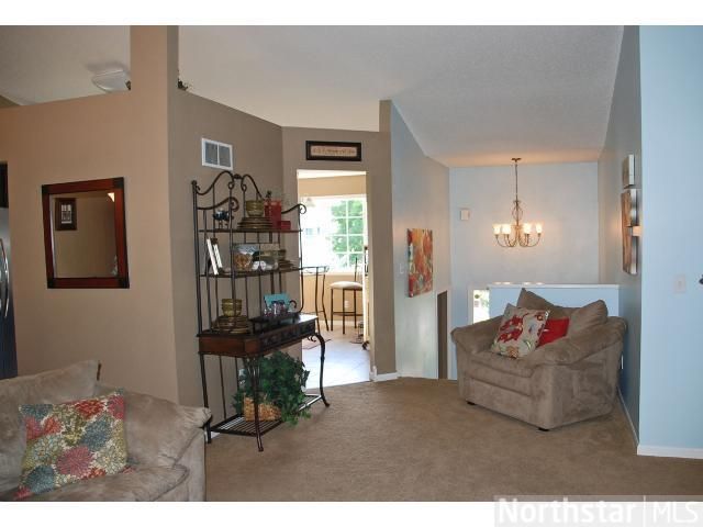 1812 Quail Dr, Shakopee, MN 55379