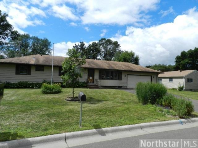 1272 Burke Ave E, North Saint Paul, MN 55109