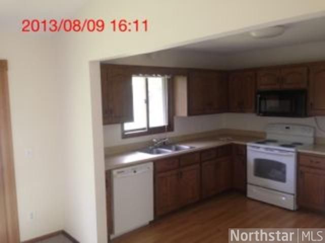 667 Clover Leaf Pw, Blaine, MN 55434