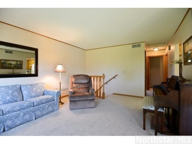 5692 144th St W, Apple Valley, MN 55124