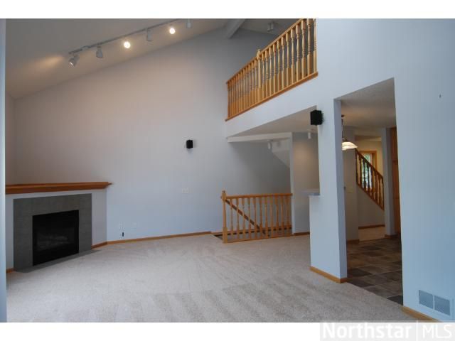 900 Kelly Ct, Chanhassen, MN 55317