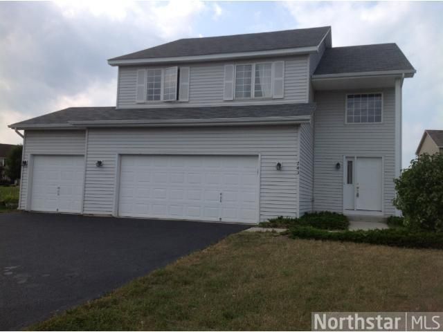 743 Riesgraf Rd, Carver, MN 55315