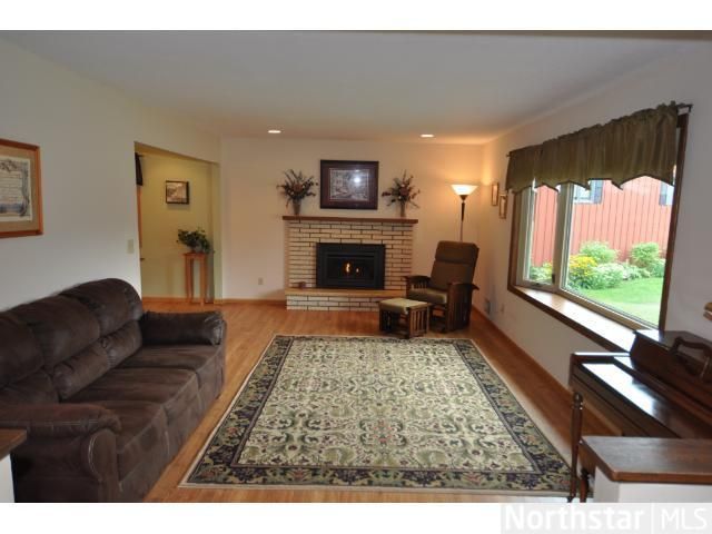 2378 Chippewa Cir, Maplewood, MN 55109