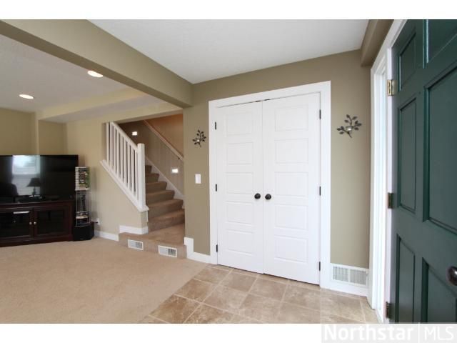2291 Hazelwood St, Maplewood, MN 55109