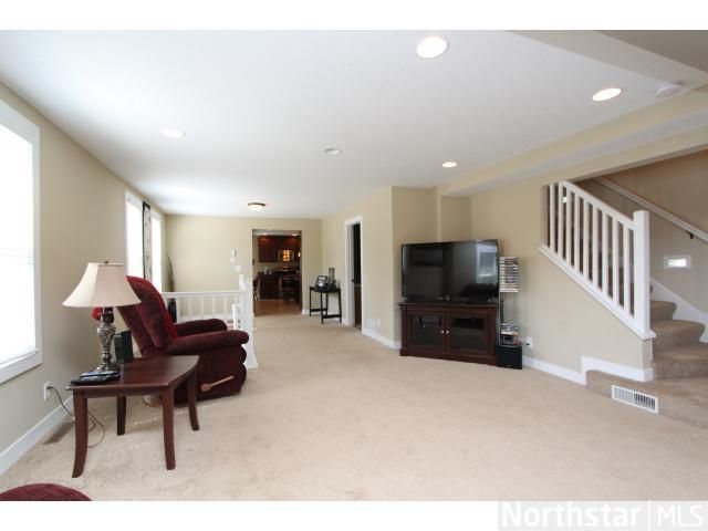 2291 Hazelwood St, Maplewood, MN 55109