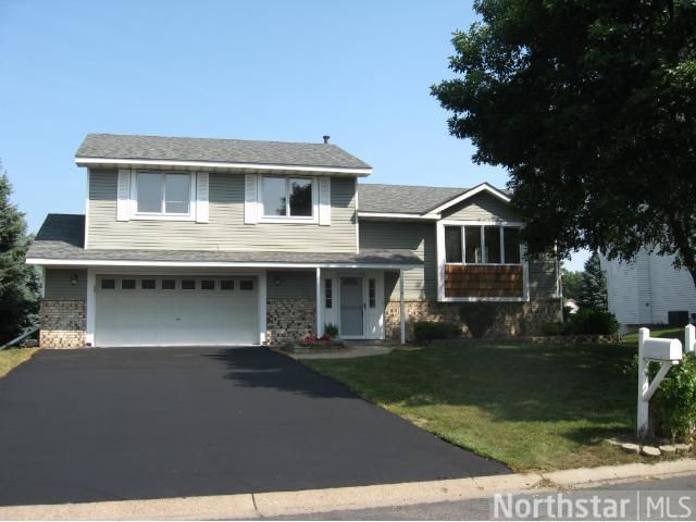 9406 Haralson Rd, Woodbury, MN 55125