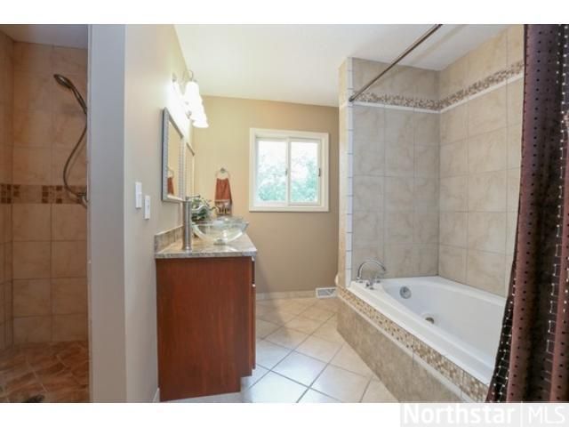1285 Parkview Dr, Chaska, MN 55318
