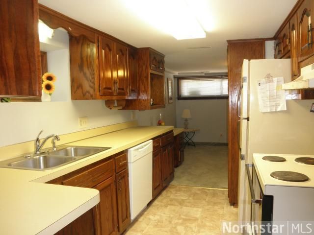 946 Galtier St, Saint Paul, MN 55117