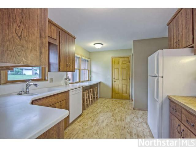 4821 Royal Oaks Dr, Minnetonka, MN 55343