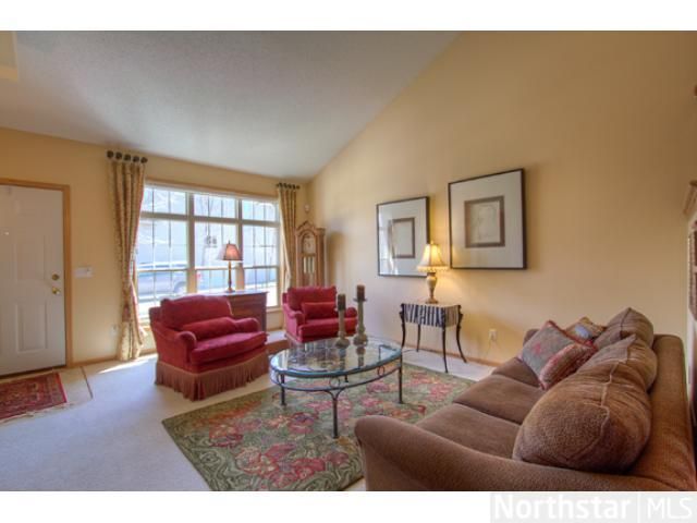 9752 Belmont Ln, Eden Prairie, MN 55347