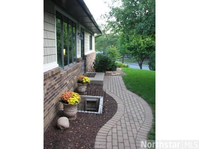 1479 Thomas Ln, Eagan, MN 55122